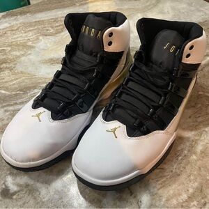 Air Jordan Max Aura 'White Black Gold' AQ9084-107.    Men’s 11 Basketball Shoe